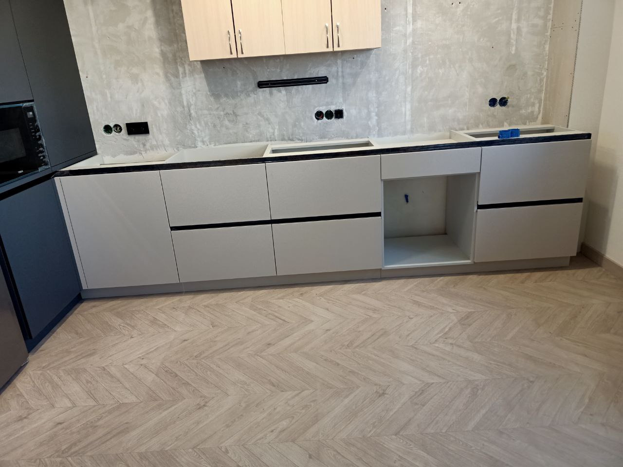 Фото с монтажа |Мебель на заказа: кухни, шкафы и т.д. в Томске. ГУДРУМ — Мебель на заказ в Томске | Кухни | Шкафы | Стулья и Столы