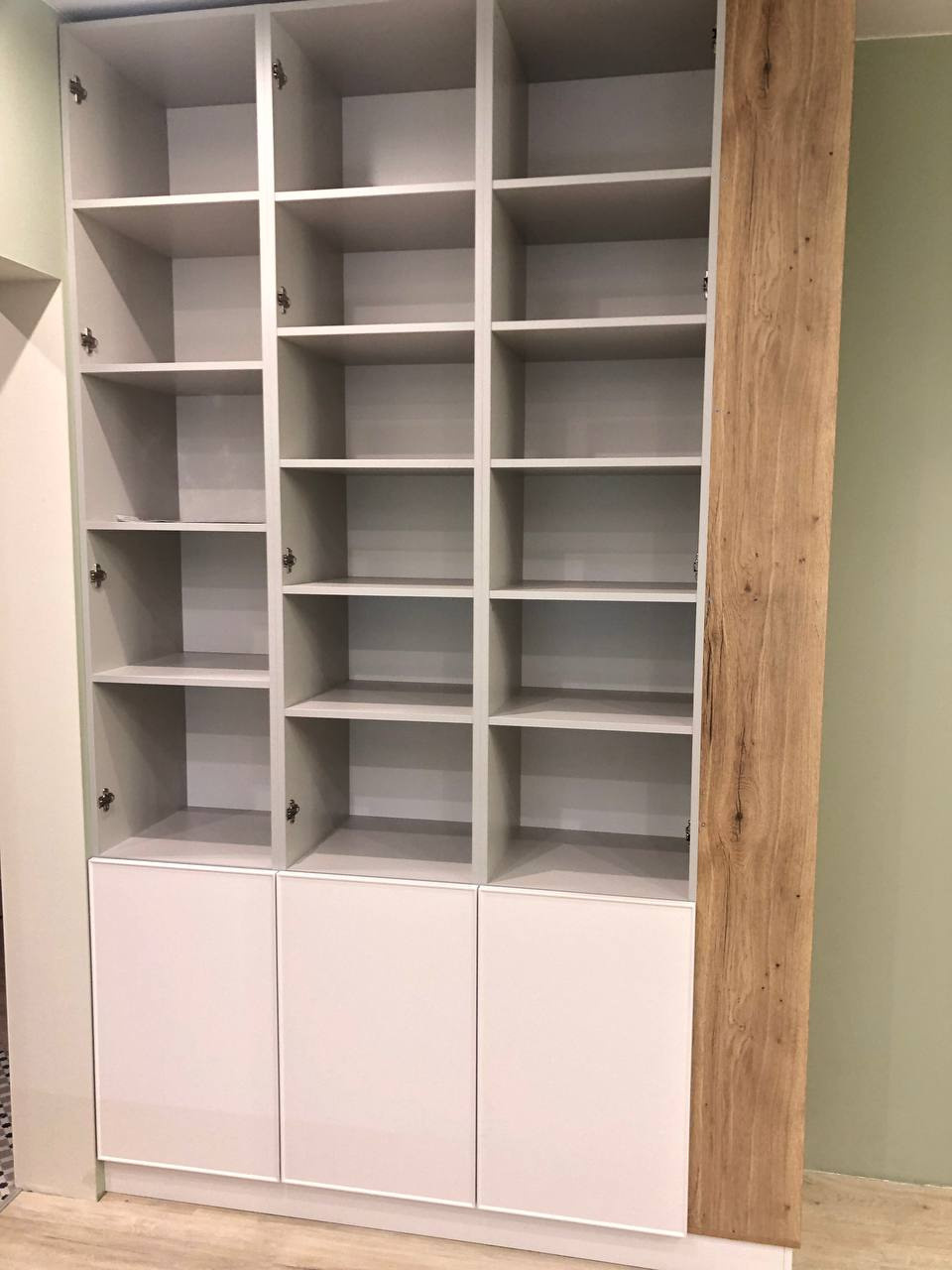 Фото с монтажа |Мебель на заказа: кухни, шкафы и т.д. в Томске. ГУДРУМ — Мебель на заказ в Томске | Кухни | Шкафы | Стулья и Столы