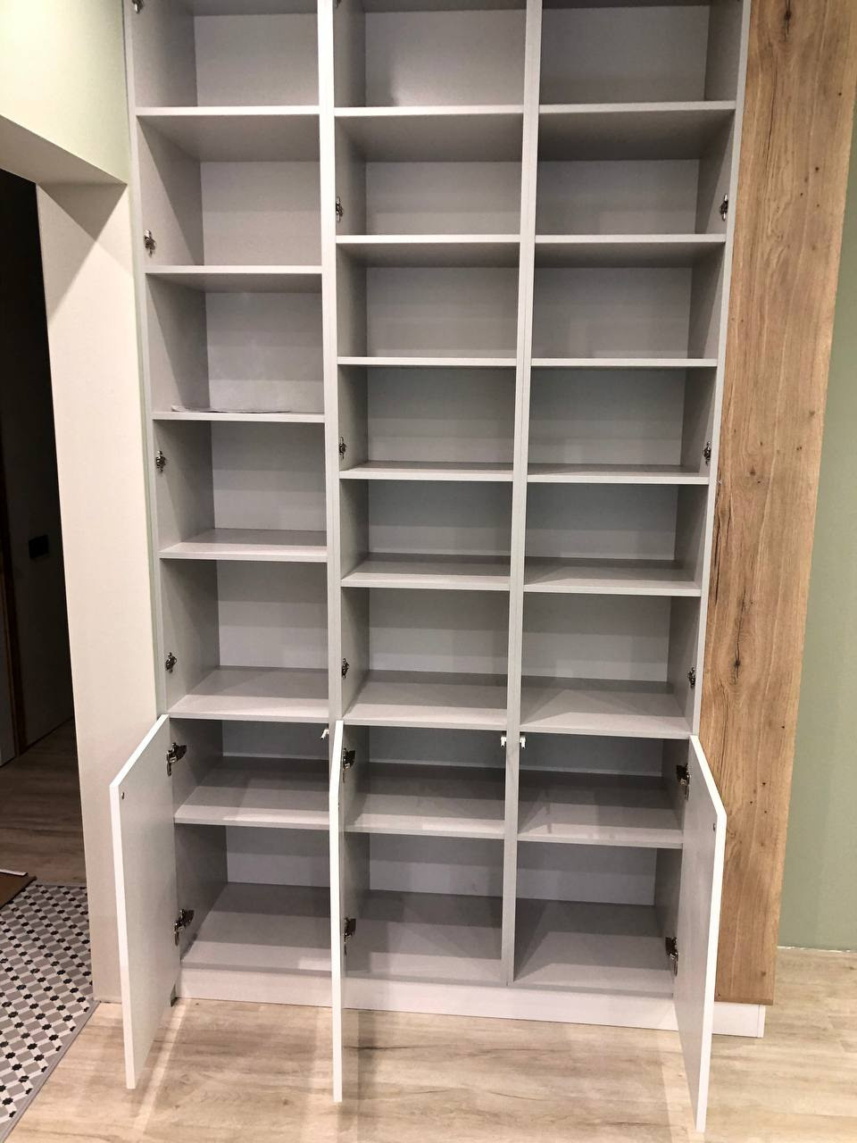 Фото с монтажа |Мебель на заказа: кухни, шкафы и т.д. в Томске. ГУДРУМ — Мебель на заказ в Томске | Кухни | Шкафы | Стулья и Столы