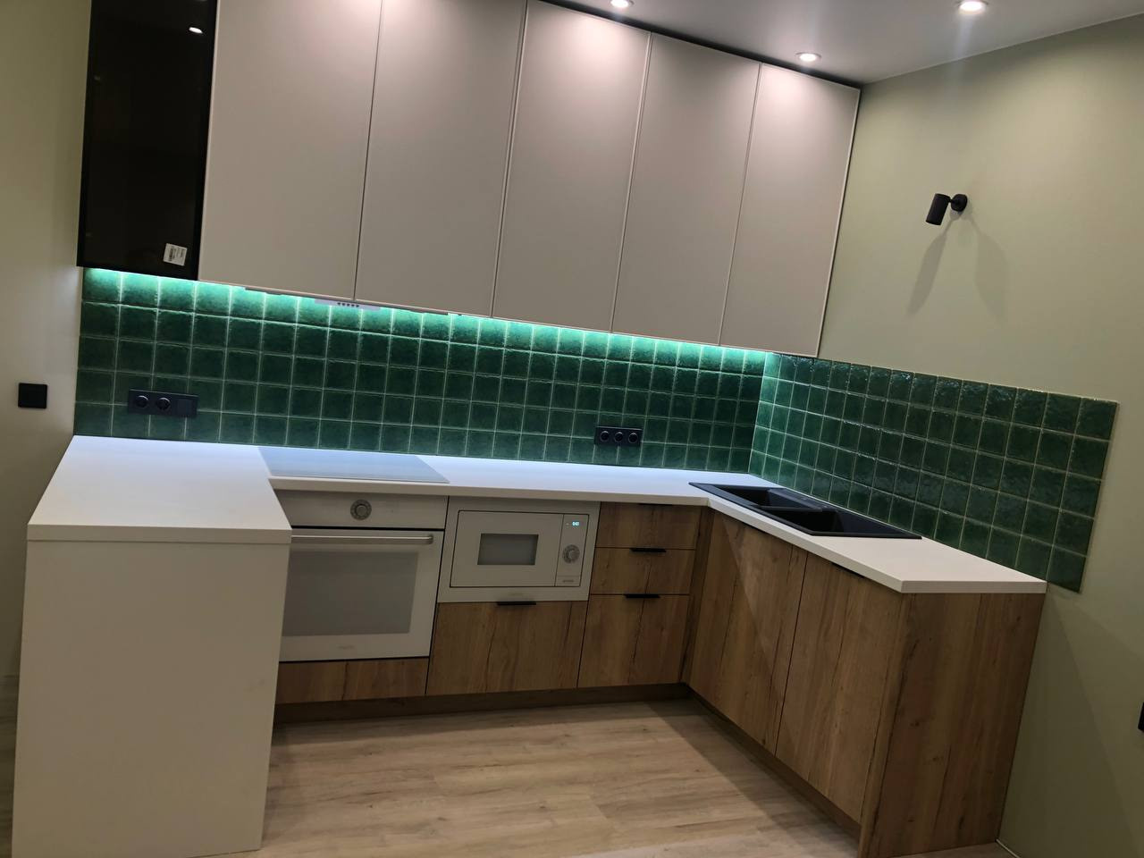 Фото с монтажа |Мебель на заказа: кухни, шкафы и т.д. в Томске. ГУДРУМ — Мебель на заказ в Томске | Кухни | Шкафы | Стулья и Столы