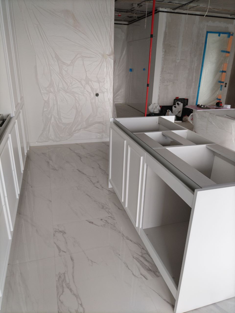 Фото с монтажа |Мебель на заказа: кухни, шкафы и т.д. в Томске. ГУДРУМ — Мебель на заказ в Томске | Кухни | Шкафы | Стулья и Столы