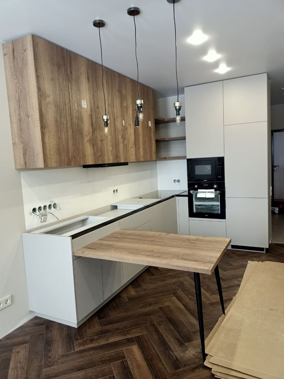 Фото с монтажа |Мебель на заказа: кухни, шкафы и т.д. в Томске. ГУДРУМ — Мебель на заказ в Томске | Кухни | Шкафы | Стулья и Столы