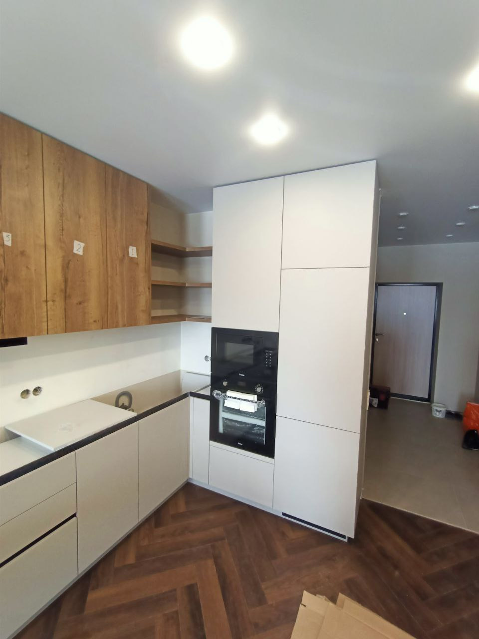 Фото с монтажа |Мебель на заказа: кухни, шкафы и т.д. в Томске. ГУДРУМ — Мебель на заказ в Томске | Кухни | Шкафы | Стулья и Столы