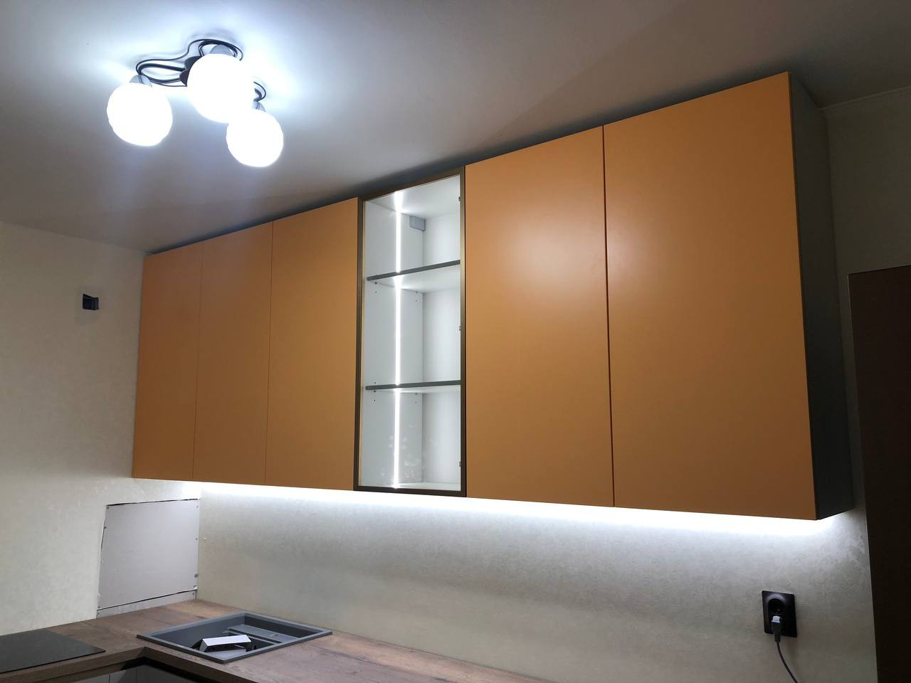 Фото с монтажа |Мебель на заказа: кухни, шкафы и т.д. в Томске. ГУДРУМ — Мебель на заказ в Томске | Кухни | Шкафы | Стулья и Столы