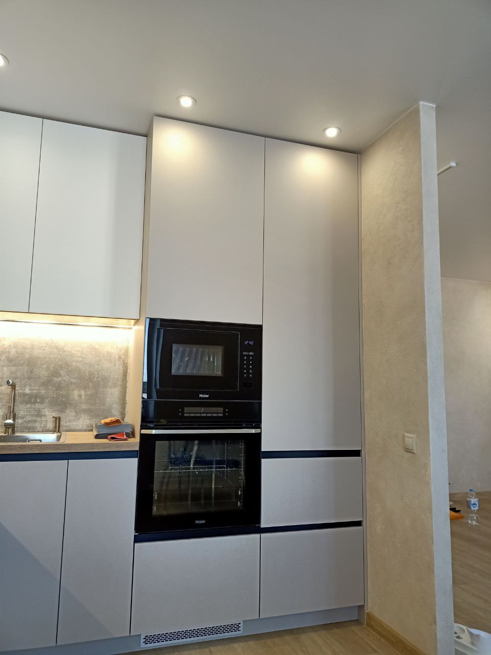 Фото с монтажа |Мебель на заказа: кухни, шкафы и т.д. в Томске. ГУДРУМ — Мебель на заказ в Томске | Кухни | Шкафы | Стулья и Столы