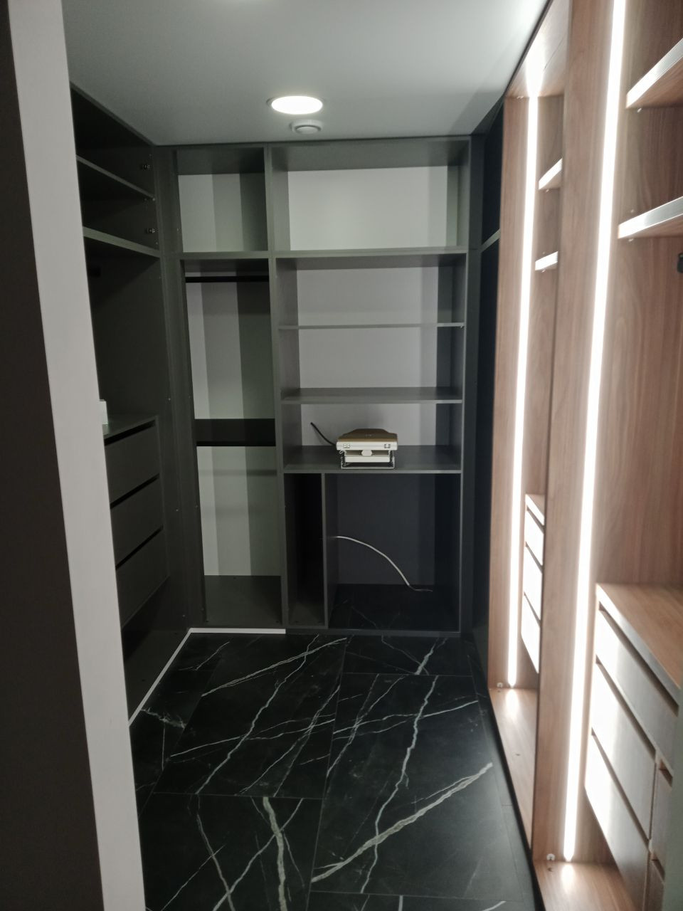 Гардеробная. ГУДРУМ — Мебель на заказ в Томске | Кухни | Шкафы | Стулья и Столы