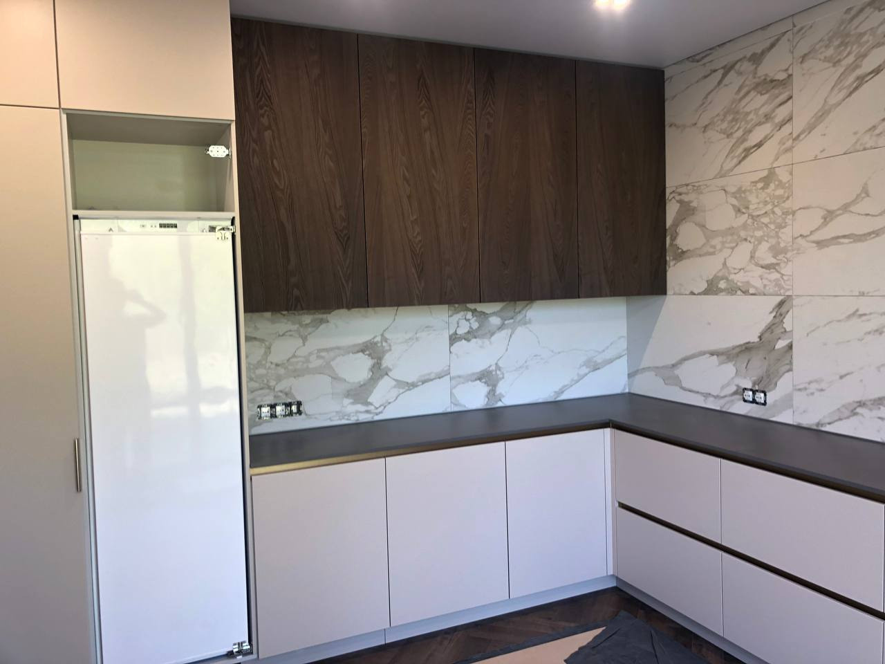 Фото с монтажа |Мебель на заказа: кухни, шкафы и т.д. в Томске. ГУДРУМ — Мебель на заказ в Томске | Кухни | Шкафы | Стулья и Столы