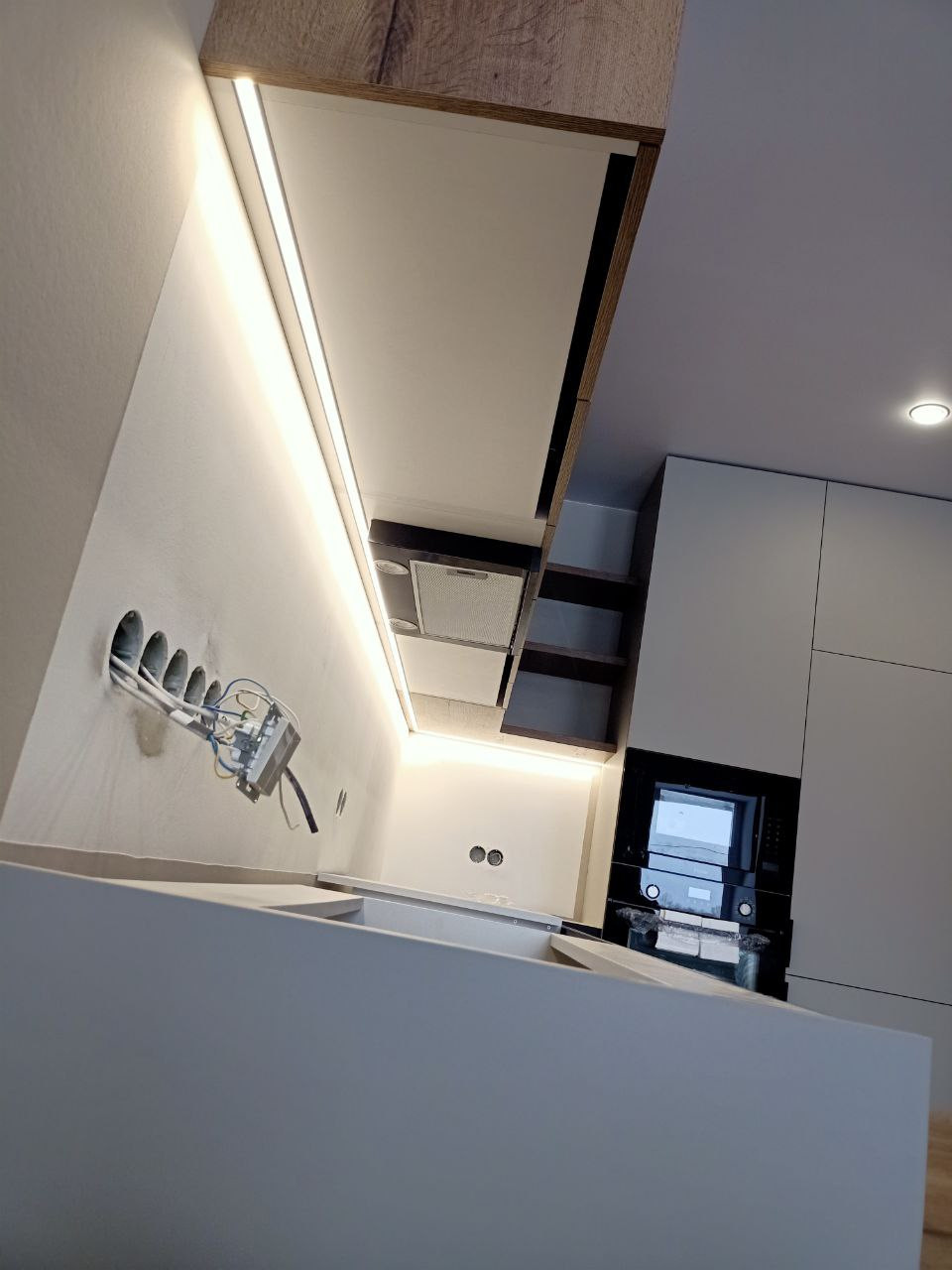 Фото с монтажа |Мебель на заказа: кухни, шкафы и т.д. в Томске. ГУДРУМ — Мебель на заказ в Томске | Кухни | Шкафы | Стулья и Столы