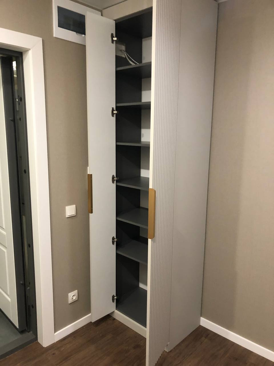 Фото с монтажа |Мебель на заказа: кухни, шкафы и т.д. в Томске. ГУДРУМ — Мебель на заказ в Томске | Кухни | Шкафы | Стулья и Столы