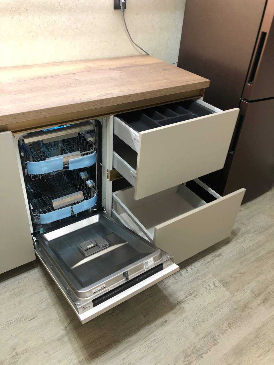 Фото с монтажа |Мебель на заказа: кухни, шкафы и т.д. в Томске. ГУДРУМ — Мебель на заказ в Томске | Кухни | Шкафы | Стулья и Столы