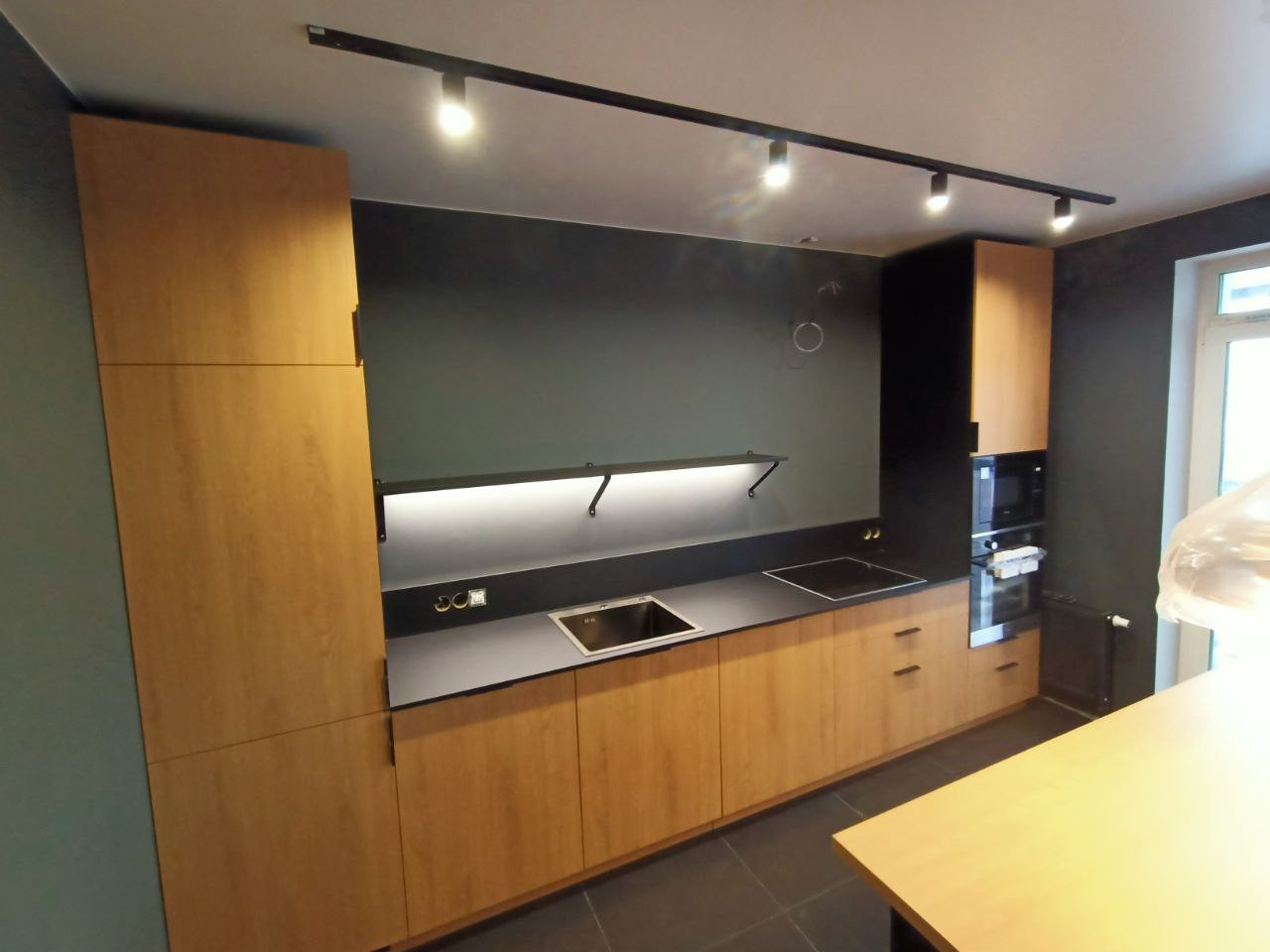 Фото с монтажа |Мебель на заказа: кухни, шкафы и т.д. в Томске. ГУДРУМ — Мебель на заказ в Томске | Кухни | Шкафы | Стулья и Столы