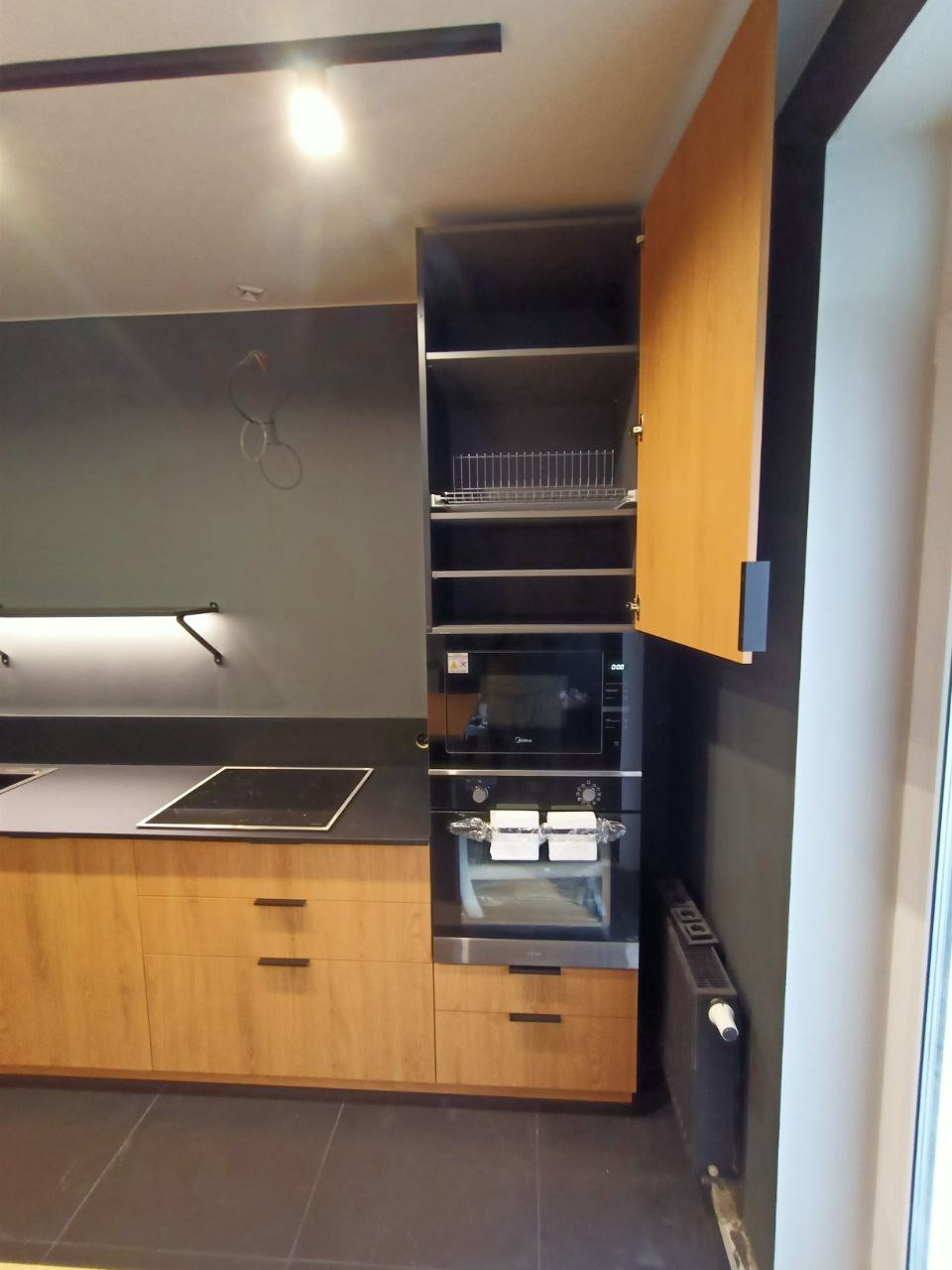 Фото с монтажа |Мебель на заказа: кухни, шкафы и т.д. в Томске. ГУДРУМ — Мебель на заказ в Томске | Кухни | Шкафы | Стулья и Столы