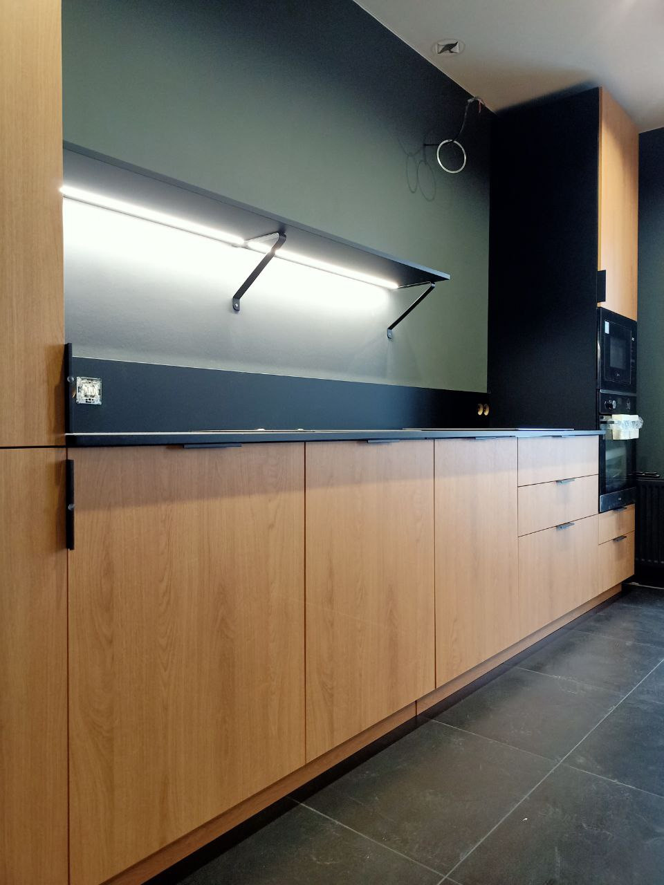 Фото с монтажа |Мебель на заказа: кухни, шкафы и т.д. в Томске. ГУДРУМ — Мебель на заказ в Томске | Кухни | Шкафы | Стулья и Столы