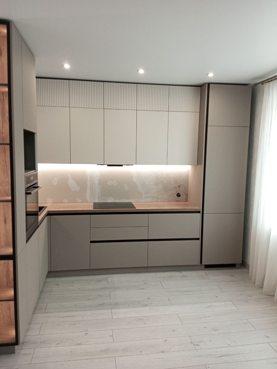 Фото с монтажа |Мебель на заказа: кухни, шкафы и т.д. в Томске. ГУДРУМ — Мебель на заказ в Томске | Кухни | Шкафы | Стулья и Столы