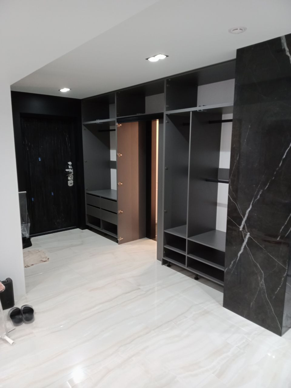 Фото с монтажа |Мебель на заказа: кухни, шкафы и т.д. в Томске. ГУДРУМ — Мебель на заказ в Томске | Кухни | Шкафы | Стулья и Столы