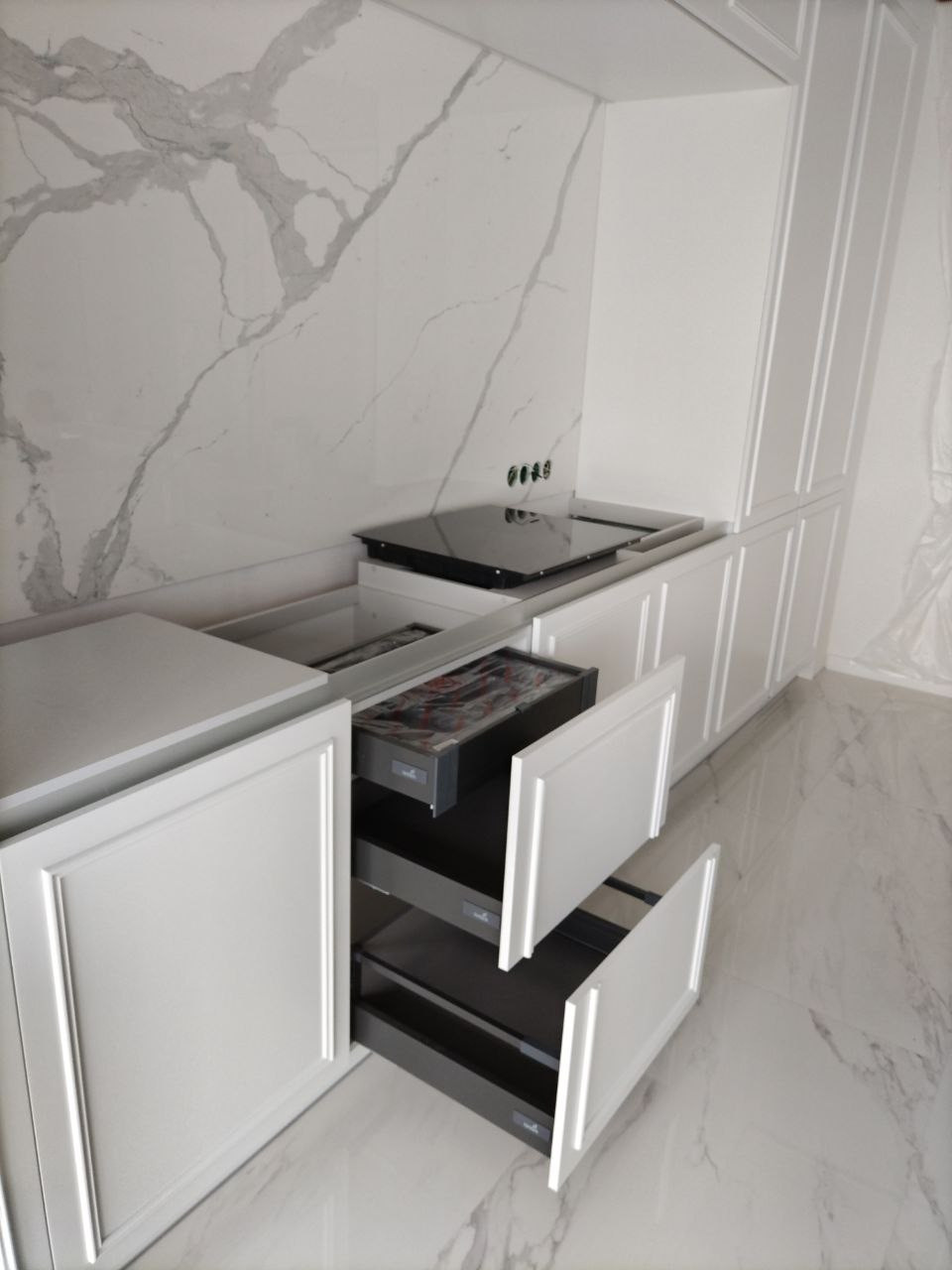 Фото с монтажа |Мебель на заказа: кухни, шкафы и т.д. в Томске. ГУДРУМ — Мебель на заказ в Томске | Кухни | Шкафы | Стулья и Столы