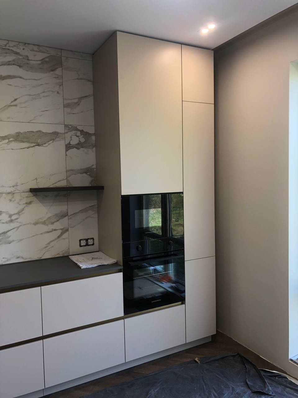 Фото с монтажа |Мебель на заказа: кухни, шкафы и т.д. в Томске. ГУДРУМ — Мебель на заказ в Томске | Кухни | Шкафы | Стулья и Столы