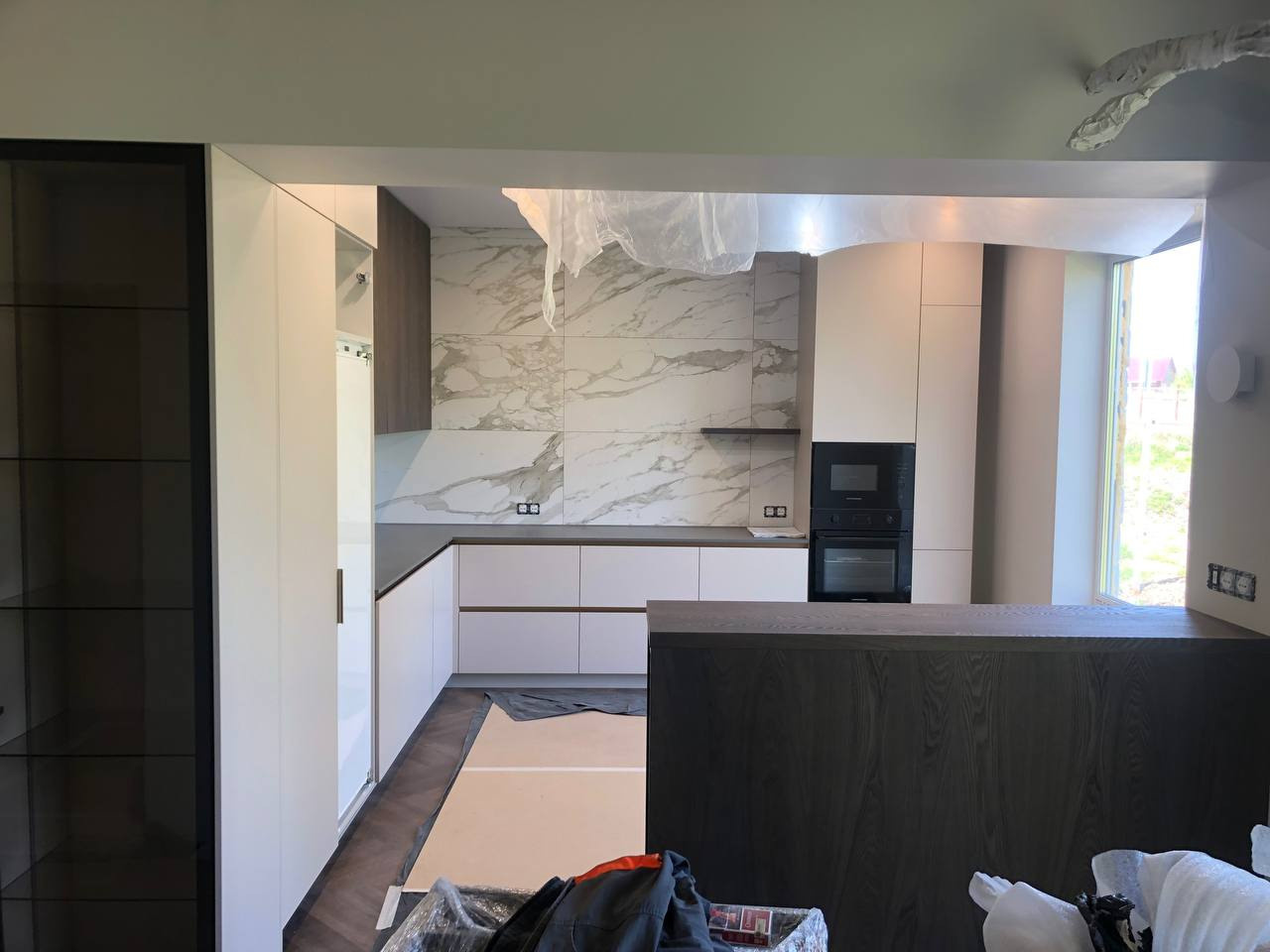 Фото с монтажа |Мебель на заказа: кухни, шкафы и т.д. в Томске. ГУДРУМ — Мебель на заказ в Томске | Кухни | Шкафы | Стулья и Столы