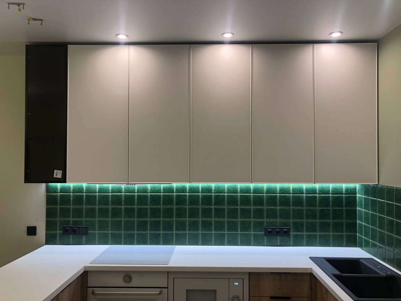 Фото с монтажа |Мебель на заказа: кухни, шкафы и т.д. в Томске. ГУДРУМ — Мебель на заказ в Томске | Кухни | Шкафы | Стулья и Столы