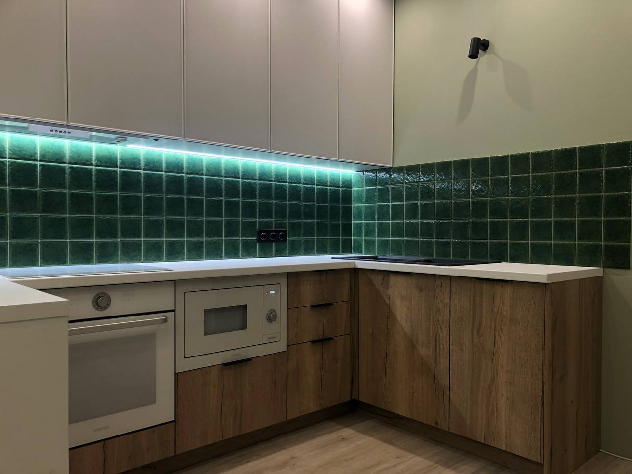 Фото с монтажа |Мебель на заказа: кухни, шкафы и т.д. в Томске. ГУДРУМ — Мебель на заказ в Томске | Кухни | Шкафы | Стулья и Столы