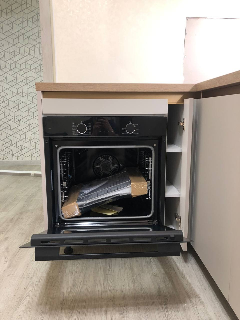 Фото с монтажа |Мебель на заказа: кухни, шкафы и т.д. в Томске. ГУДРУМ — Мебель на заказ в Томске | Кухни | Шкафы | Стулья и Столы