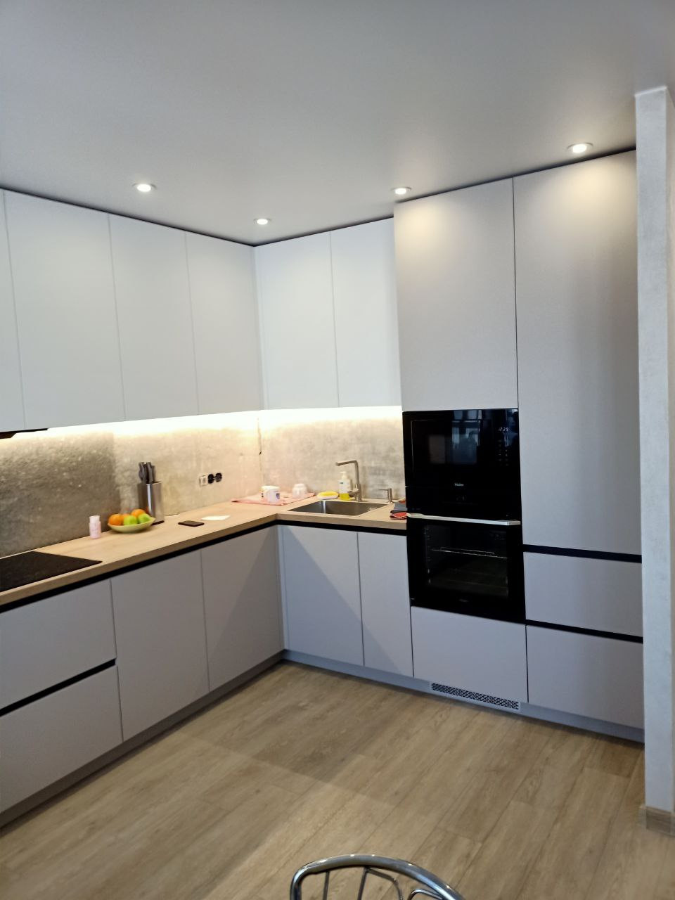 Фото с монтажа |Мебель на заказа: кухни, шкафы и т.д. в Томске. ГУДРУМ — Мебель на заказ в Томске | Кухни | Шкафы | Стулья и Столы