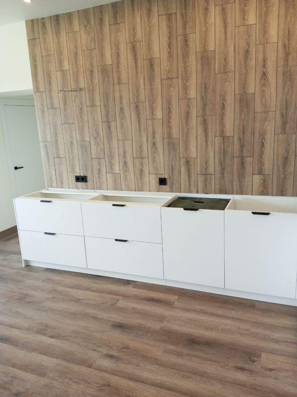 Фото с монтажа |Мебель на заказа: кухни, шкафы и т.д. в Томске. ГУДРУМ — Мебель на заказ в Томске | Кухни | Шкафы | Стулья и Столы