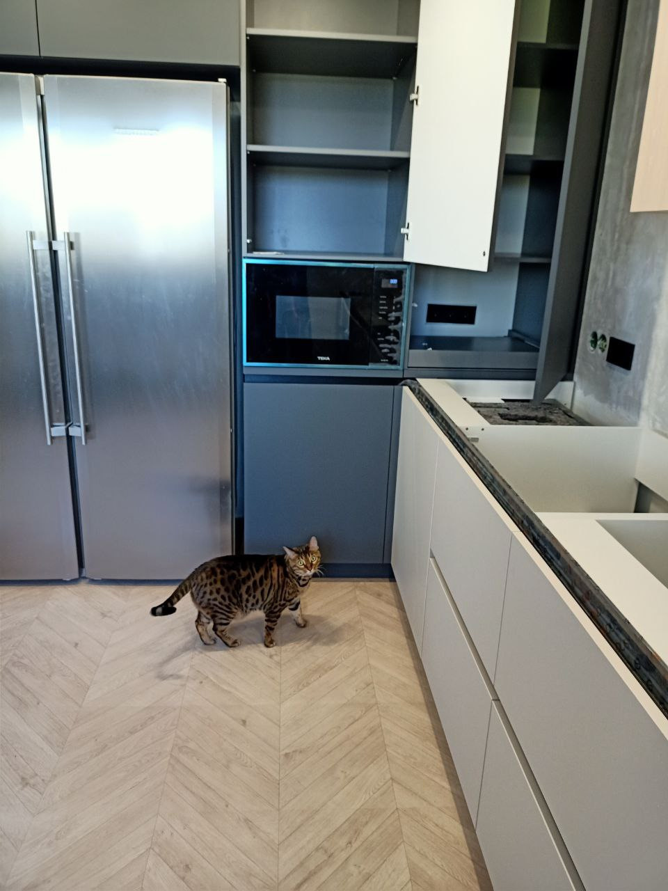 Фото с монтажа |Мебель на заказа: кухни, шкафы и т.д. в Томске. ГУДРУМ — Мебель на заказ в Томске | Кухни | Шкафы | Стулья и Столы