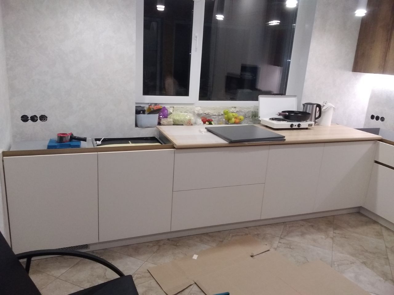 Фото с монтажа |Мебель на заказа: кухни, шкафы и т.д. в Томске. ГУДРУМ — Мебель на заказ в Томске | Кухни | Шкафы | Стулья и Столы