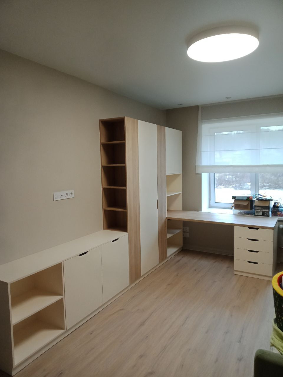 Детская мебель на заказ в г. Томск. По индивидуальным размерам от студии ГУДРУМ. Пеналы и стол по дизайн проекту недорого. Диваны, кровати и т.д.