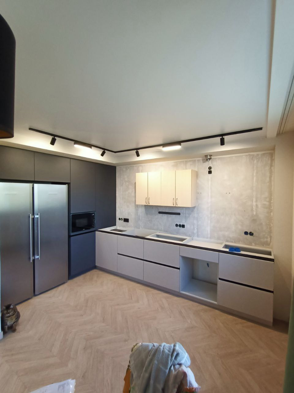 Фото с монтажа |Мебель на заказа: кухни, шкафы и т.д. в Томске. ГУДРУМ — Мебель на заказ в Томске | Кухни | Шкафы | Стулья и Столы