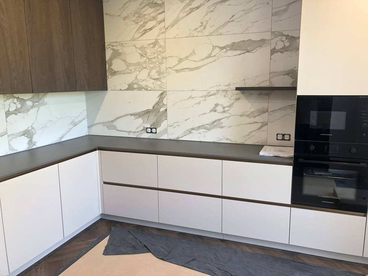 Фото с монтажа |Мебель на заказа: кухни, шкафы и т.д. в Томске. ГУДРУМ — Мебель на заказ в Томске | Кухни | Шкафы | Стулья и Столы