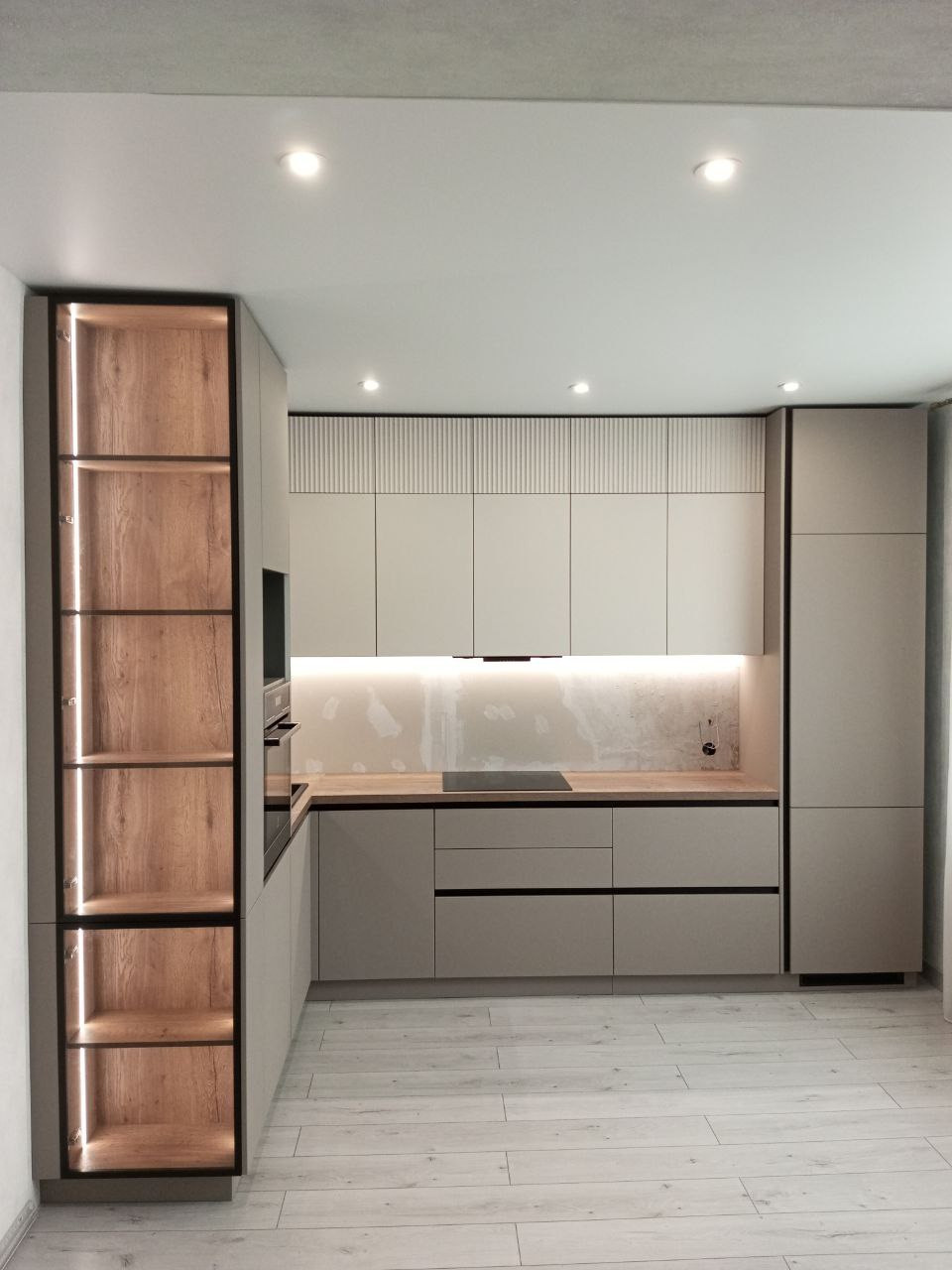 Фото с монтажа |Мебель на заказа: кухни, шкафы и т.д. в Томске. ГУДРУМ — Мебель на заказ в Томске | Кухни | Шкафы | Стулья и Столы