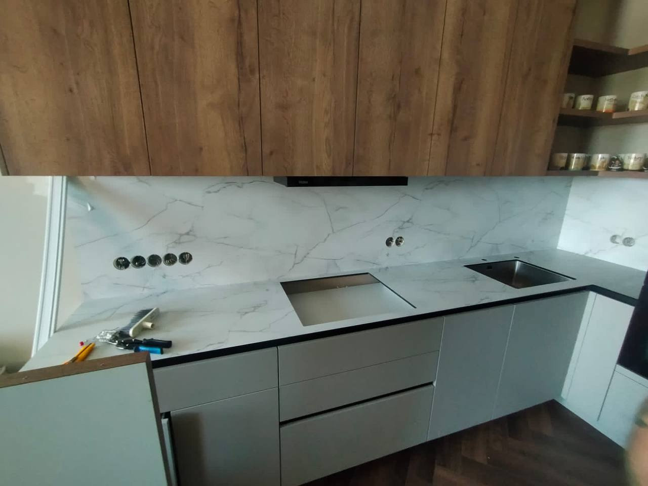 Фото с монтажа |Мебель на заказа: кухни, шкафы и т.д. в Томске. ГУДРУМ — Мебель на заказ в Томске | Кухни | Шкафы | Стулья и Столы