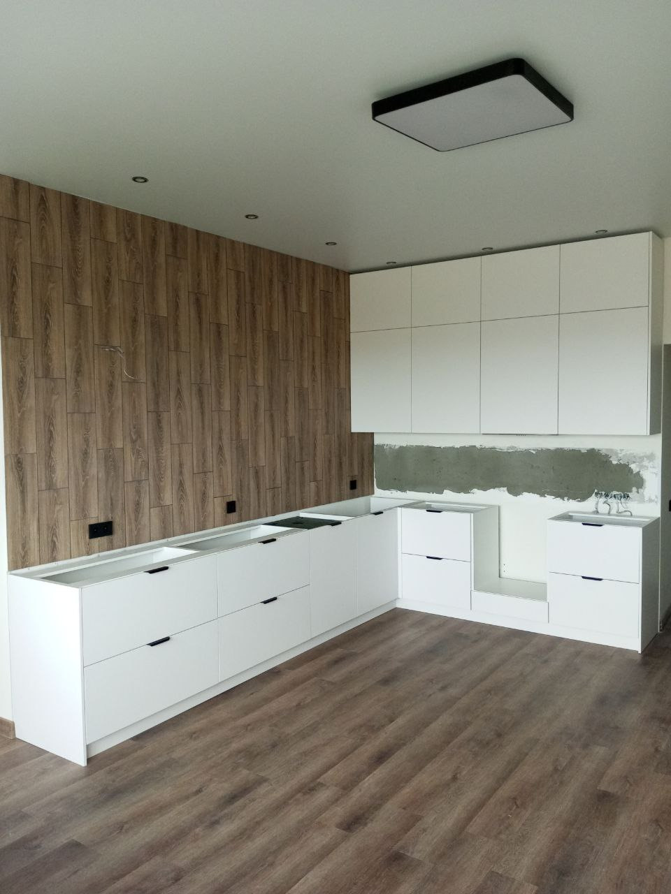 Фото с монтажа |Мебель на заказа: кухни, шкафы и т.д. в Томске. ГУДРУМ — Мебель на заказ в Томске | Кухни | Шкафы | Стулья и Столы