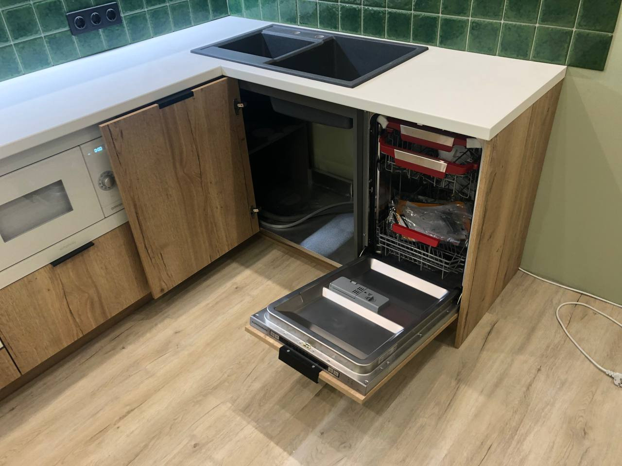 Фото с монтажа |Мебель на заказа: кухни, шкафы и т.д. в Томске. ГУДРУМ — Мебель на заказ в Томске | Кухни | Шкафы | Стулья и Столы