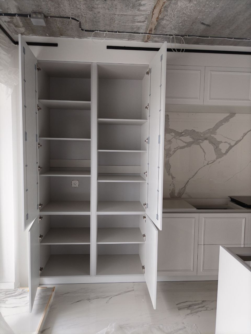 Фото с монтажа |Мебель на заказа: кухни, шкафы и т.д. в Томске. ГУДРУМ — Мебель на заказ в Томске | Кухни | Шкафы | Стулья и Столы