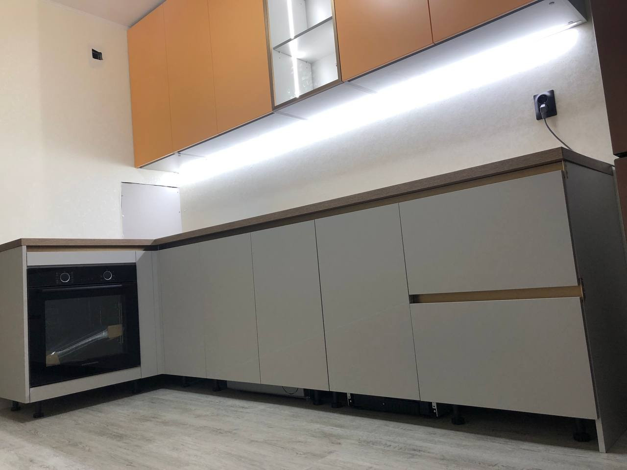 Фото с монтажа |Мебель на заказа: кухни, шкафы и т.д. в Томске. ГУДРУМ — Мебель на заказ в Томске | Кухни | Шкафы | Стулья и Столы