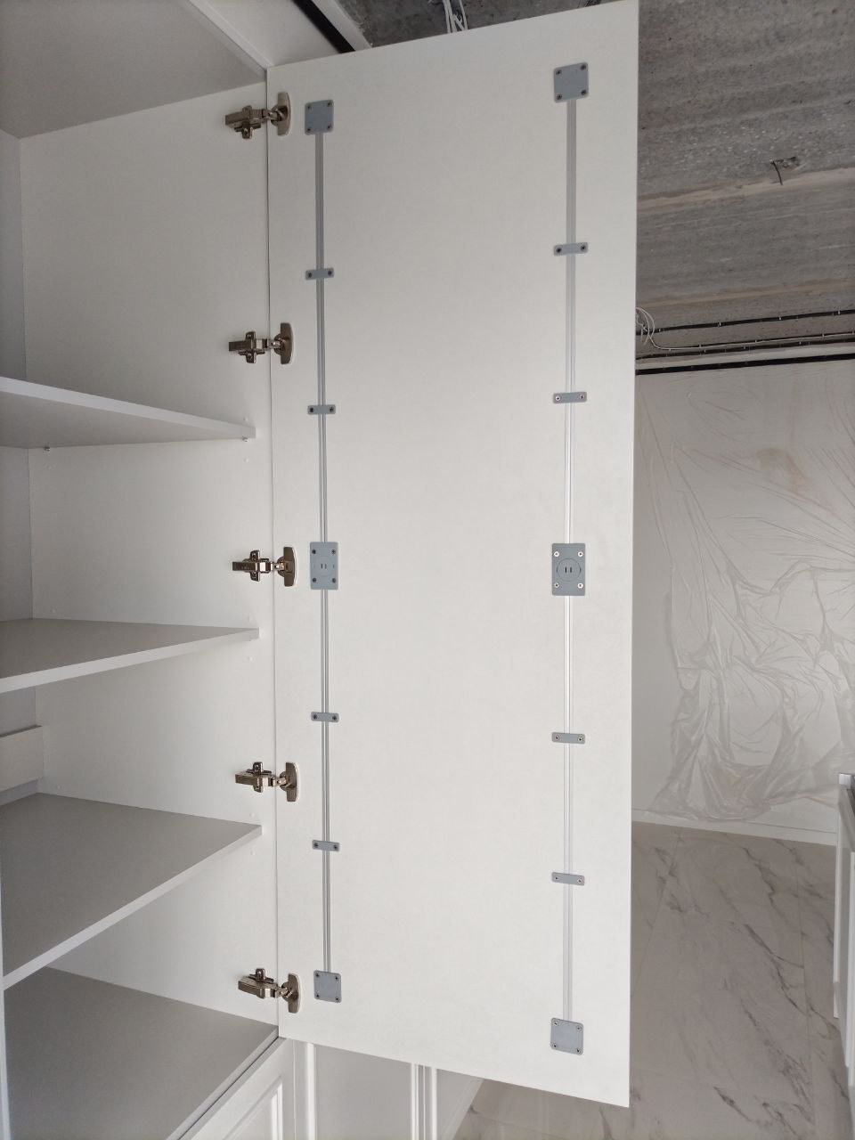 Фото с монтажа |Мебель на заказа: кухни, шкафы и т.д. в Томске. ГУДРУМ — Мебель на заказ в Томске | Кухни | Шкафы | Стулья и Столы