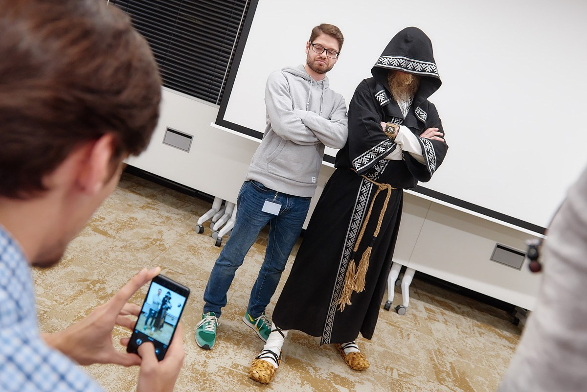 Нейромонах Феофан в Avito. Репортажный фотограф в Москве Вадим Францев