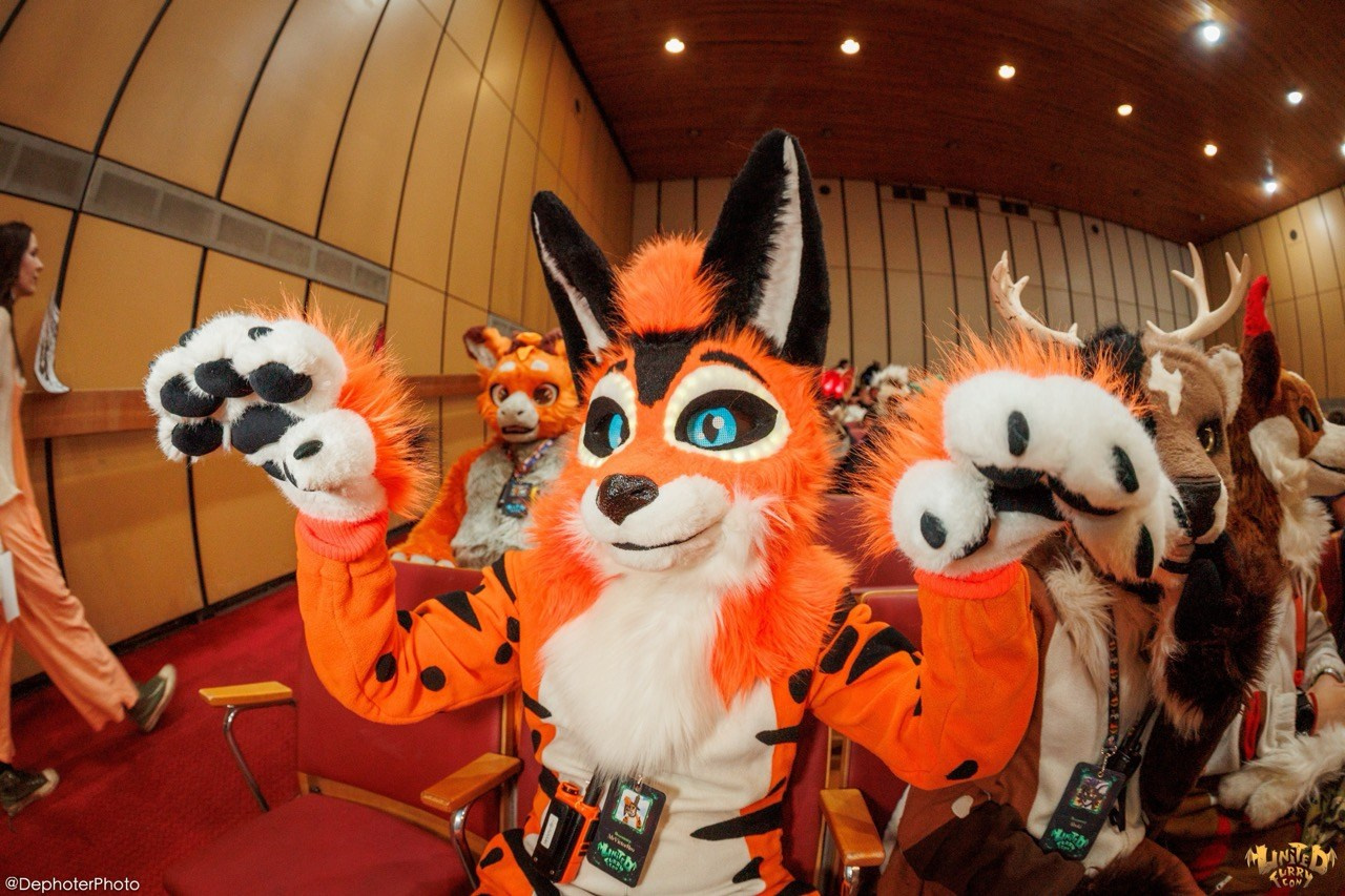United Furry Convention 2026. Различные мероприятия и просто фотографии людей