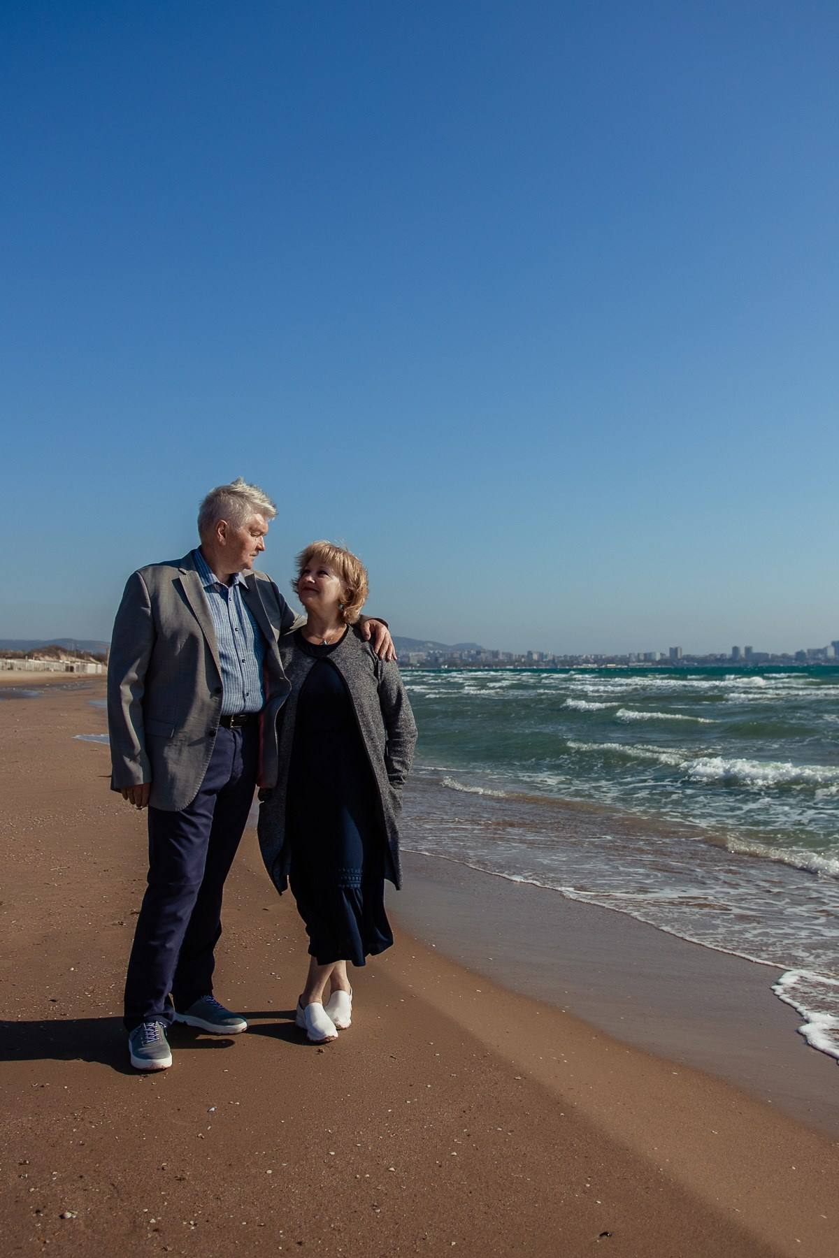 Сергей и Ирина — в объятиях волн. Семейный фотограф Новороссийск, Анапа, Геленджик — Юлия Давыдова