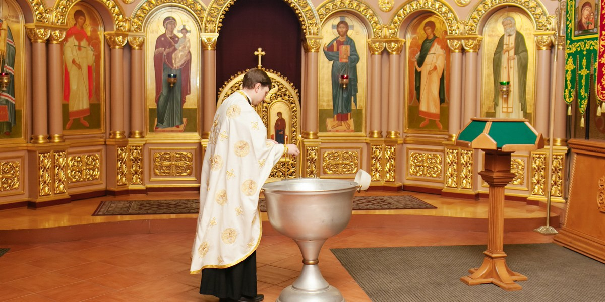 Крещение Казанская церковь Воскресенского Новодевичьего монастыря. Фотограф на крещение в Санкт Петербурге