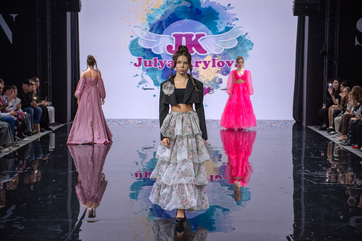 SochiFashionWeek2024 дизайнер Юлия Крылова. Семейный и коммерческий фотограф в Сочи Александр Бодунов