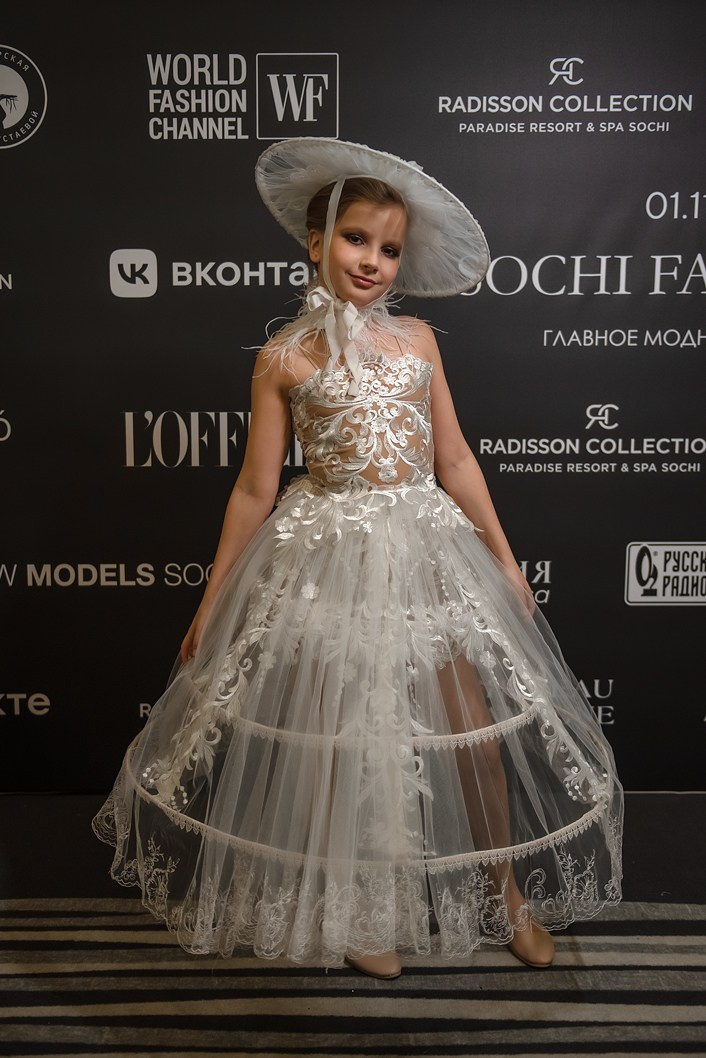 SochiFashionWeek2024 дизайнер Анохина Светлана. Семейный и коммерческий фотограф в Сочи Александр Бодунов