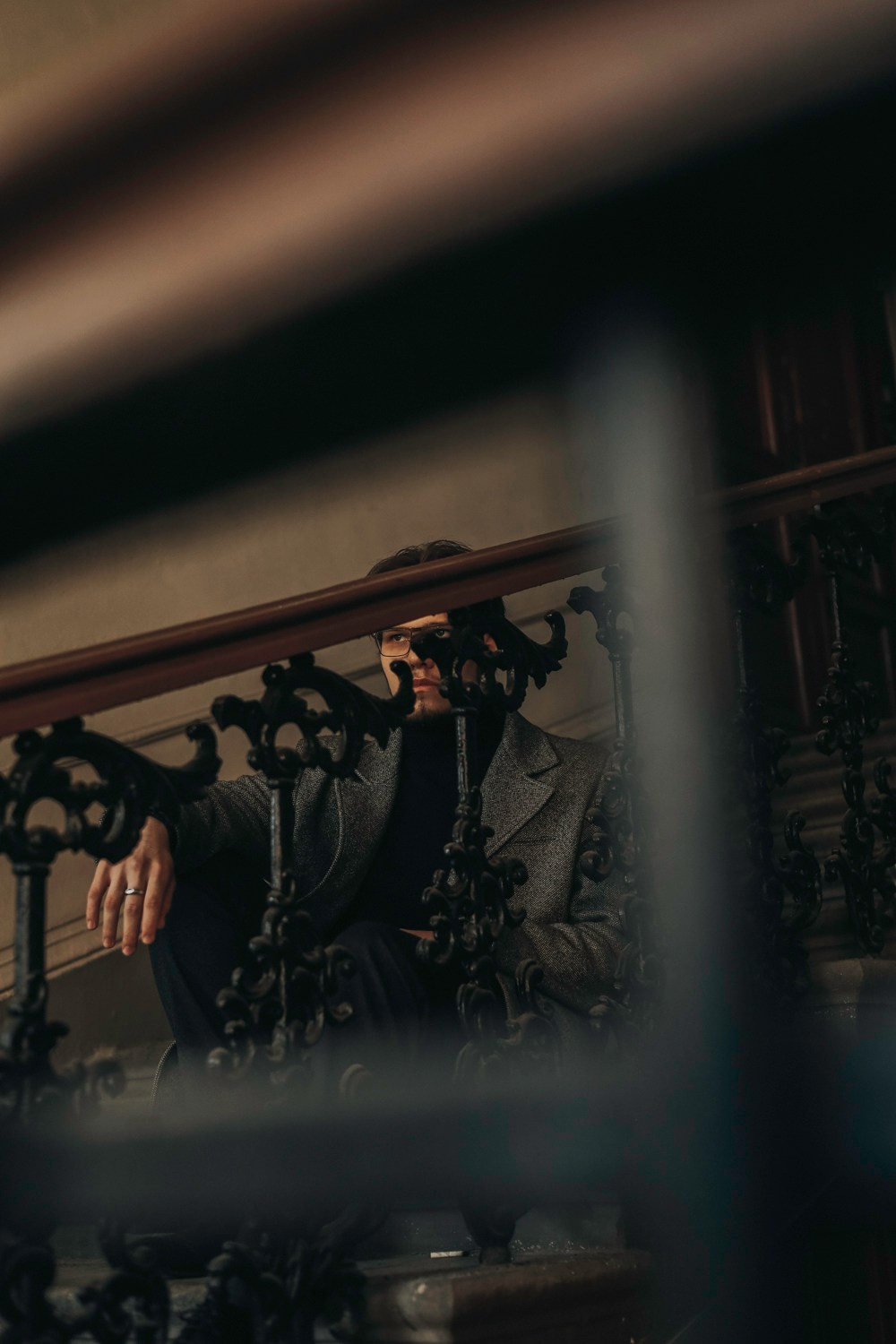 Мужская фотосессия в парадной Санкт-Петербурга. Портретный, семейный и свадебный фотограф в Санкт-Петербурге Диана Борзенко