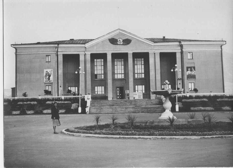 Площадь Ленина. Фотоальбом истории города Лермонтов