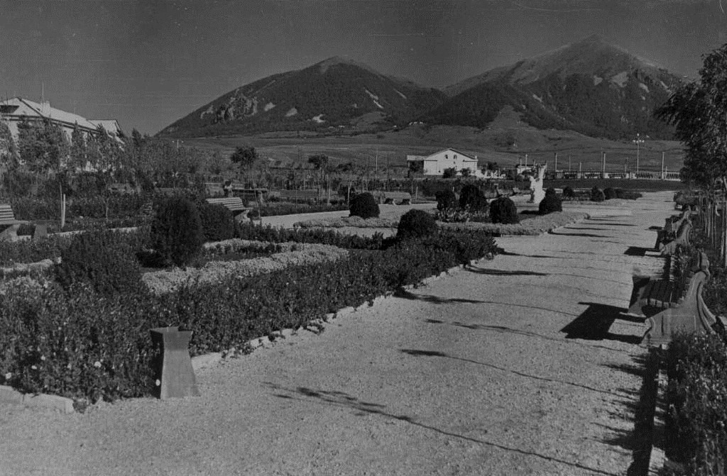 Лермонтовский сквер. Фотоальбом истории города Лермонтов