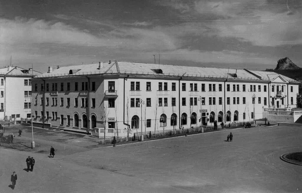 Площадь Ленина. Фотоальбом истории города Лермонтов