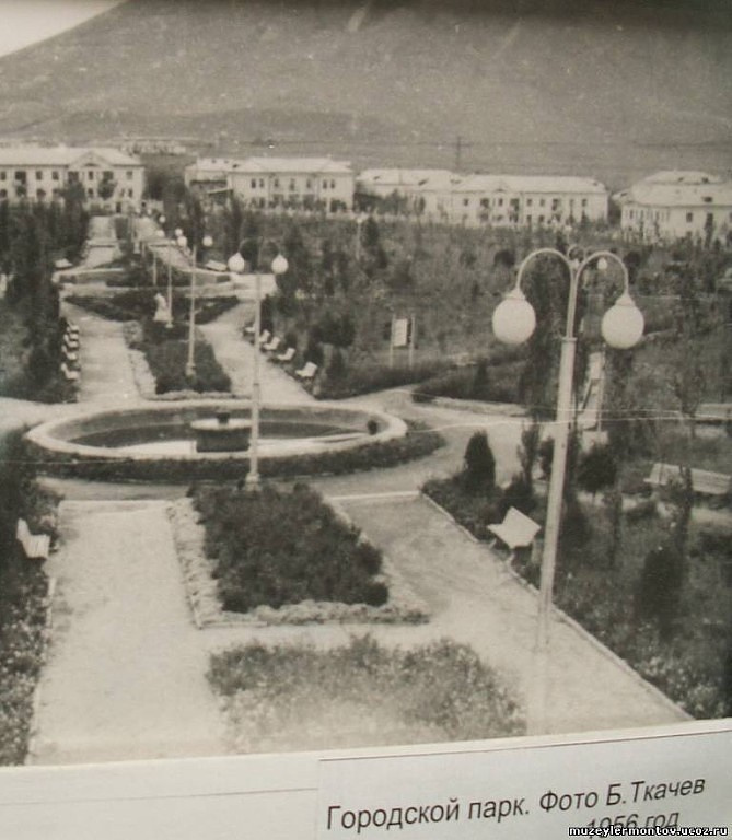 Памятник Лермонтову. Фотоальбом истории города Лермонтов